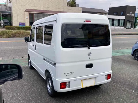 Nissan Clipper Van