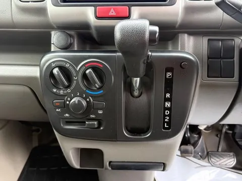 Mitsubishi Minicab Van