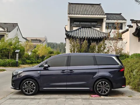 Roewe iMAX8