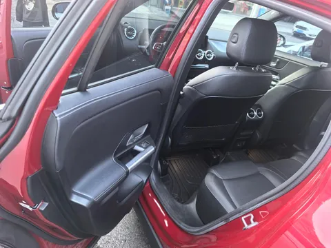 Mercedes-Benz Mercedes-Benz GLA