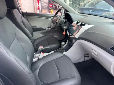 Hyundai Reina