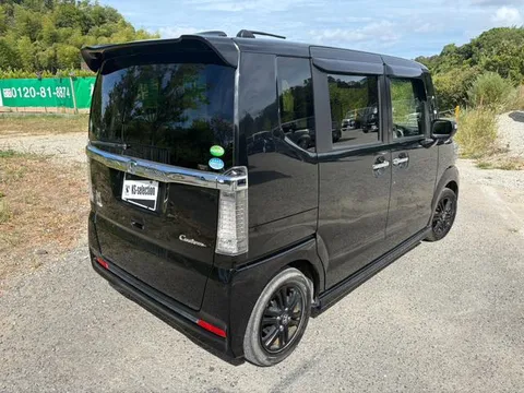 Honda N-BOX Custom