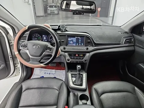 Hyundai Elantra (Avante)