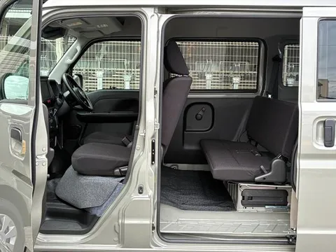 Nissan Clipper Van