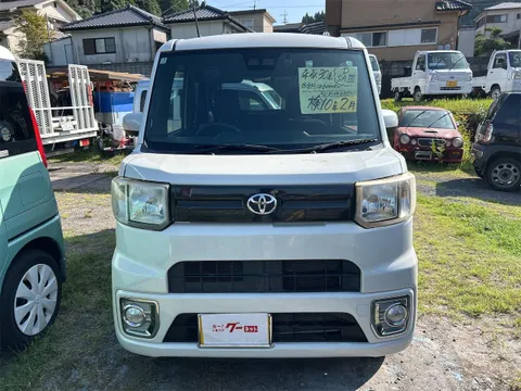Toyota Pixis Mega