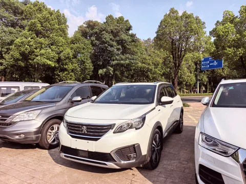 Peugeot 5008