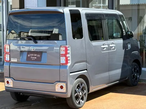 Toyota Pixis Mega