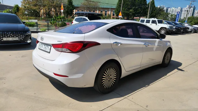 Hyundai Elantra (Avante)