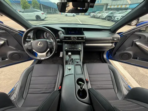 Lexus IS