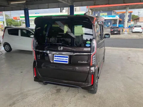 Honda N-BOX Custom
