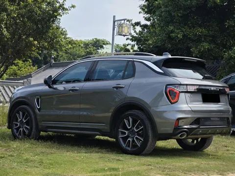 Lynk & Co 01