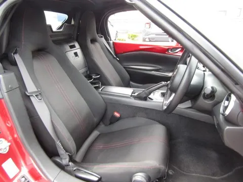 Mazda MX-5 (Roadster)