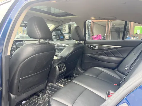 Infiniti Q50L