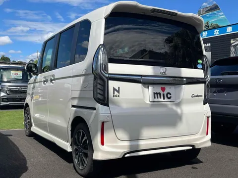 Honda N-BOX Custom