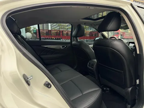 Infiniti Q50L