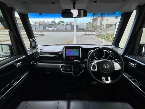 Honda N-BOX Custom