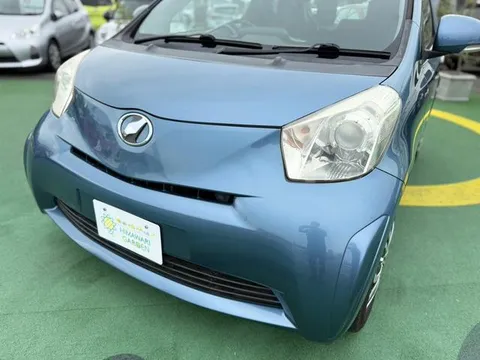 Toyota iQ