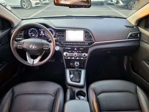 Hyundai Elantra (Avante)
