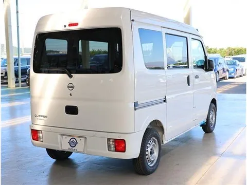 Nissan Clipper Van