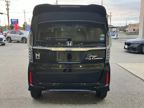 Honda N-BOX Custom