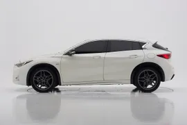 Infiniti Q30