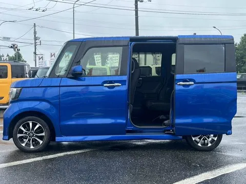 Honda N-BOX Custom