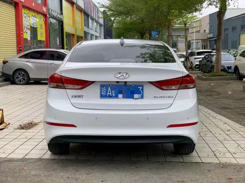 Hyundai Elantra (Avante)