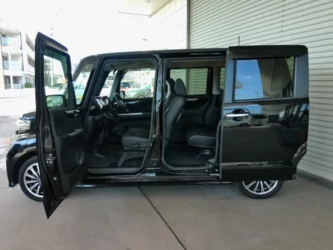 Honda N-BOX Custom