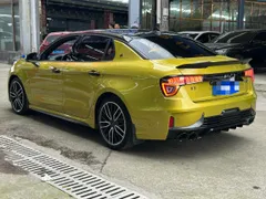 Lynk & Co 03