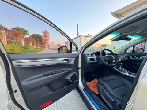Geely Emgrand GS