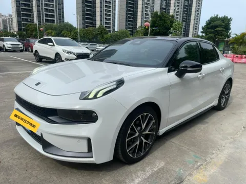 Lynk & Co 03