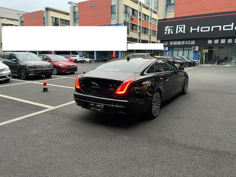 Jaguar XJ