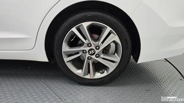 Hyundai Elantra (Avante)