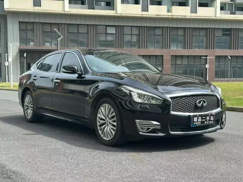 Infiniti Q70