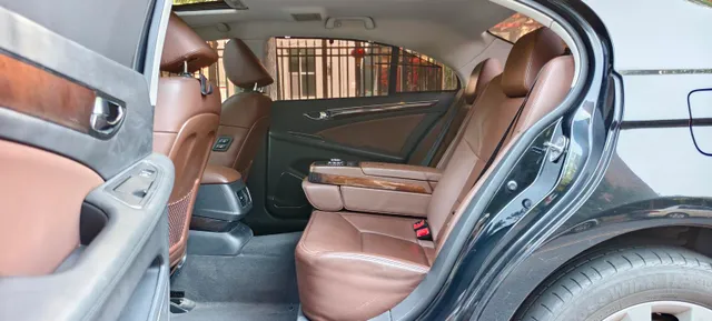 Hongqi H7