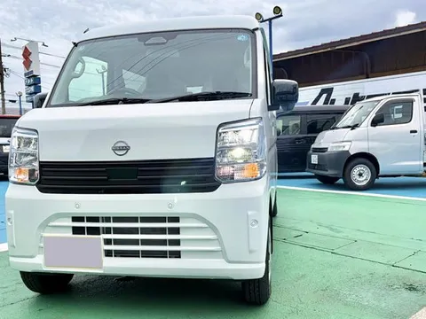 Nissan Clipper Van