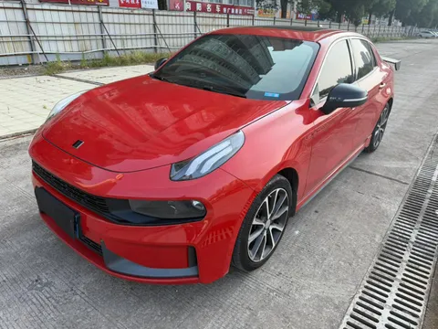 Lynk & Co 03