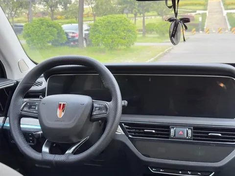 Hongqi HS5