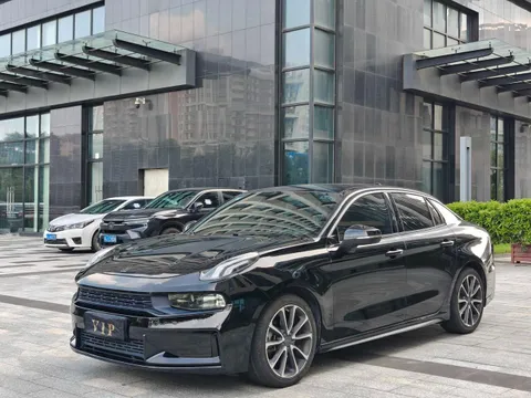 Lynk & Co 03