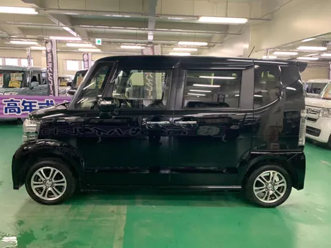 Honda N-BOX Custom