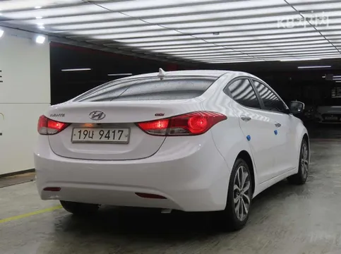 Hyundai Elantra (Avante)
