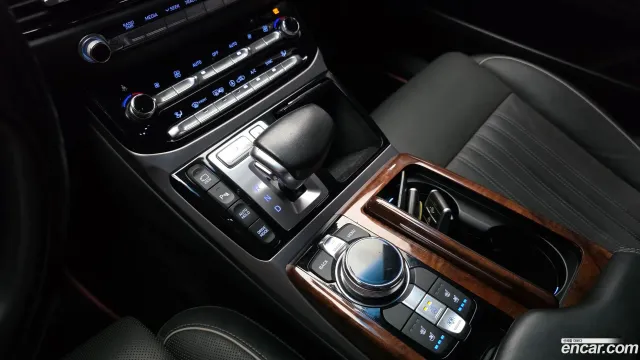 Genesis G90 (EQ900)