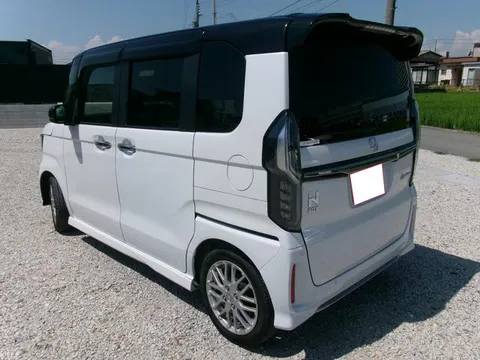 Honda N-BOX Custom