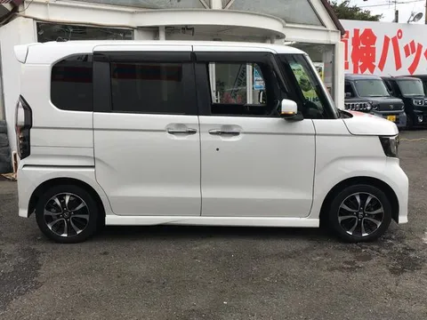 Honda N-BOX Custom