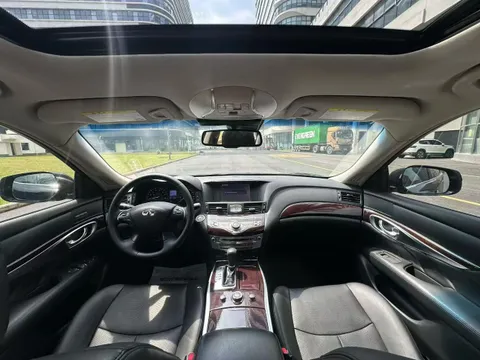 Infiniti Q70