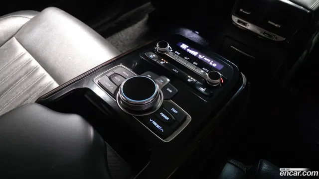 Genesis G90 (EQ900)