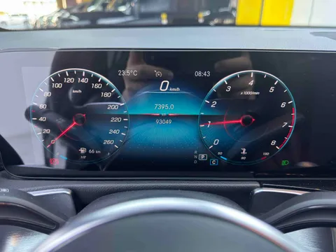 Mercedes-Benz Mercedes-Benz GLB