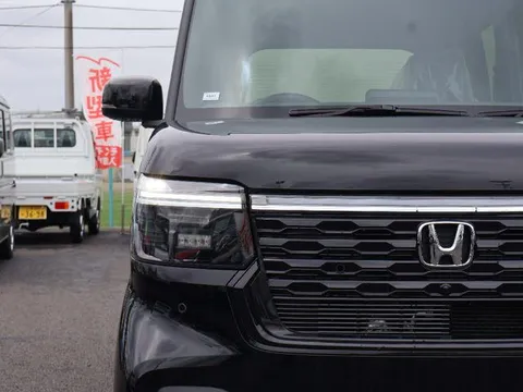 Honda N-BOX Custom