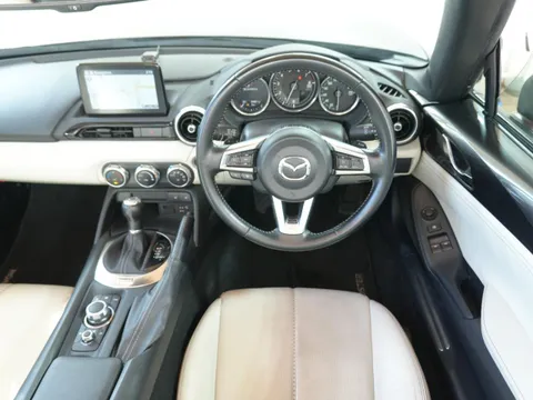 Mazda MX-5 (Roadster)