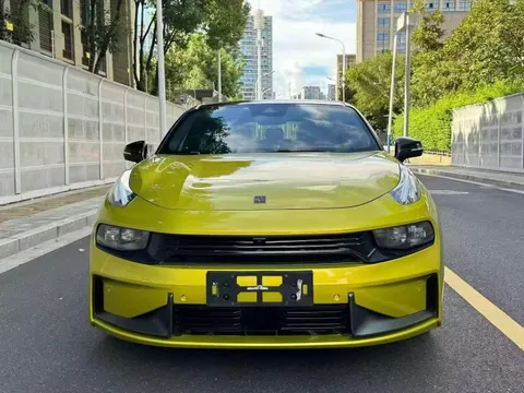 Lynk & Co 03